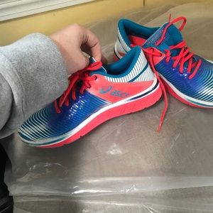 Woman’s ASICS size 8 never worn